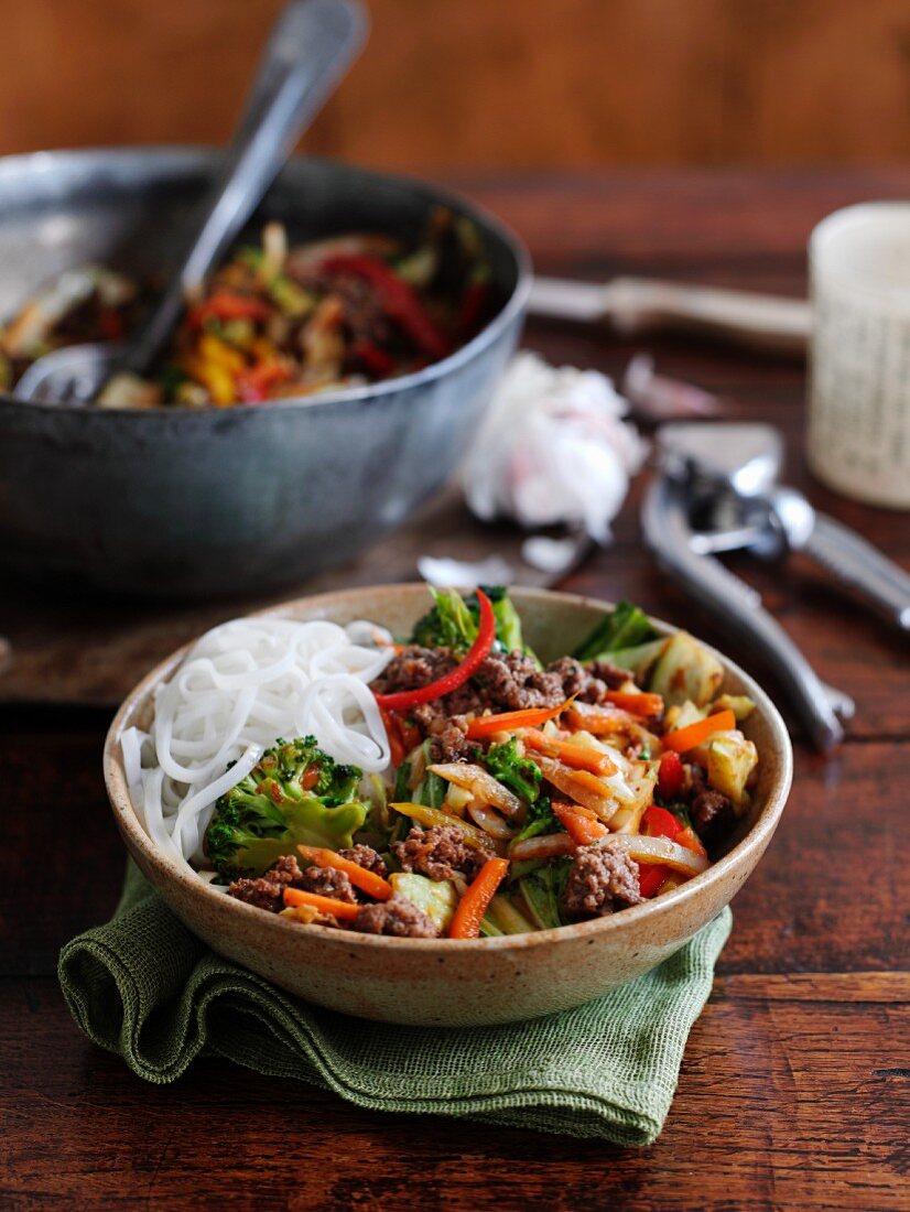 Chow Mein mit Rindfleisch und Gemüse (China)