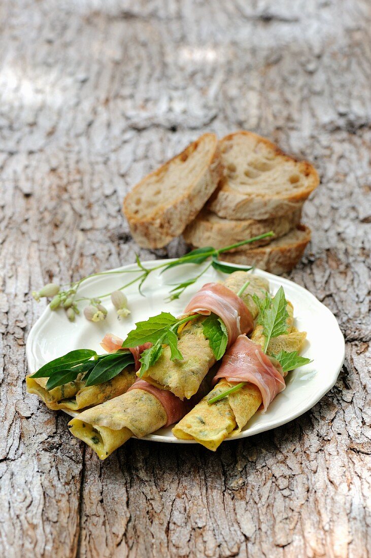 Buchweizencrêpes mit Kräuterfüllung und Schinken