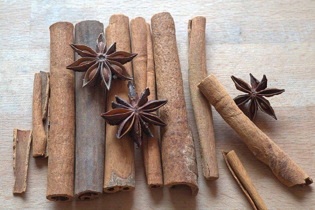 Star anise and Ceylon cinnamon on a wooden surface