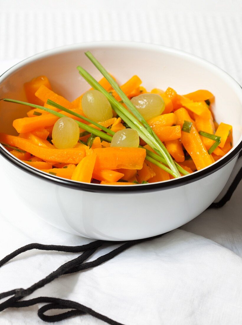 Carrot salad with grapes and garlic chives