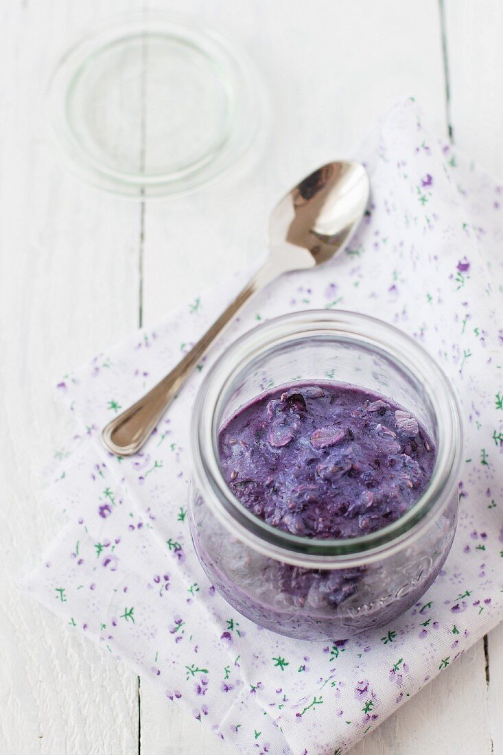Blueberry pudding with oats