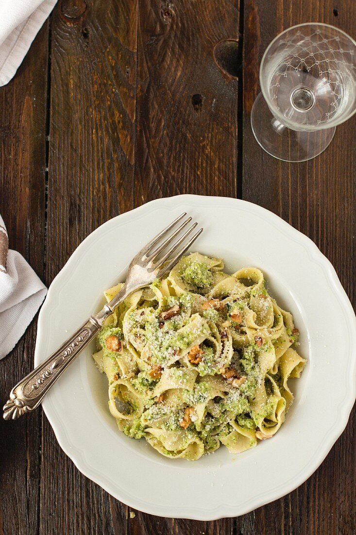 Tagliatelle with pesto and walnuts