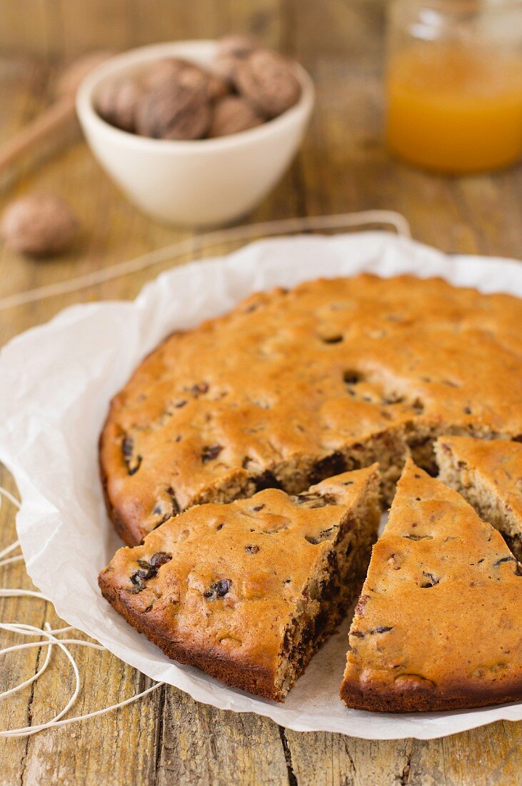 Walnuss-Honig-Kuchen, angeschnitten