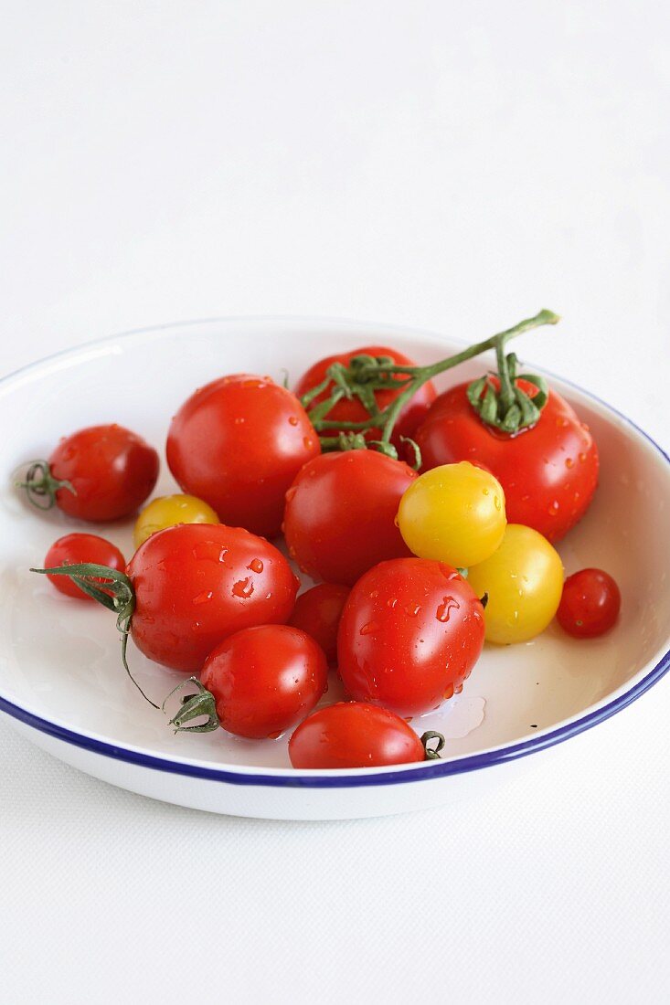 A plate of tomatoes