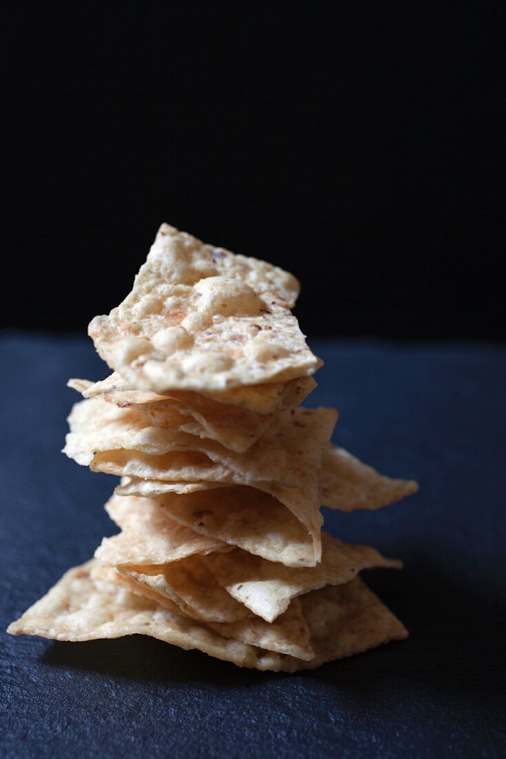 Gestapelte Weizentortilla-Chips