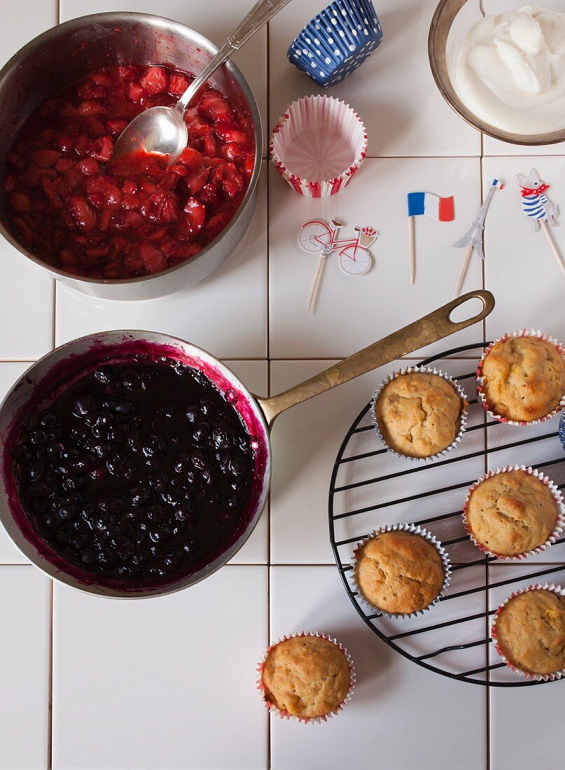 Cupcakes mit Dekorationen für den französischen Nationalfeiertag