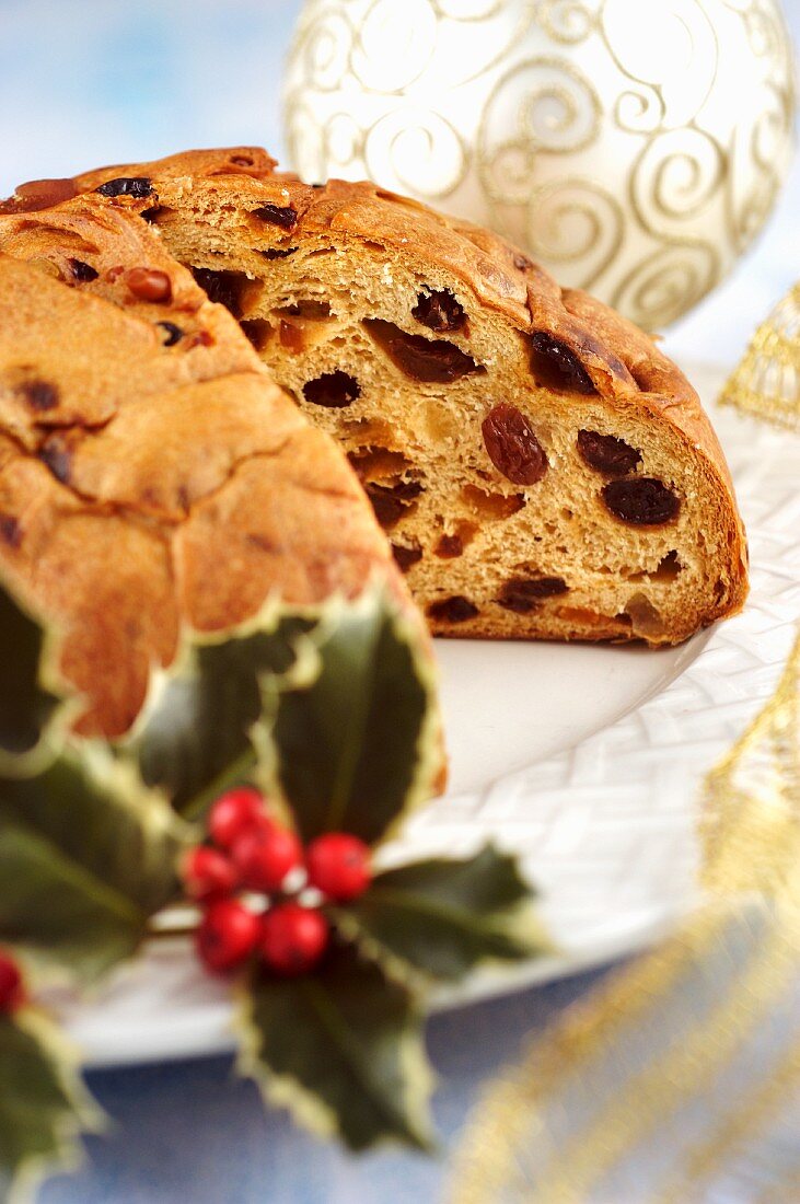 Pandolce genovese di Natale (Christmas cake from Liguria, Italy)