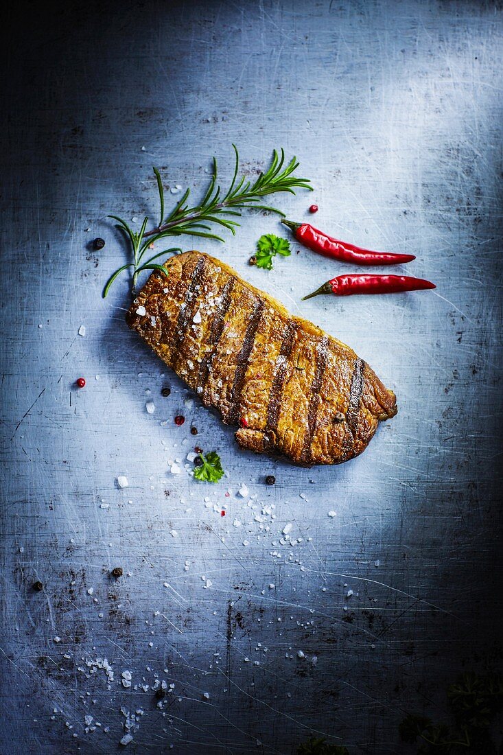 Grilled rump steak (seen from above)