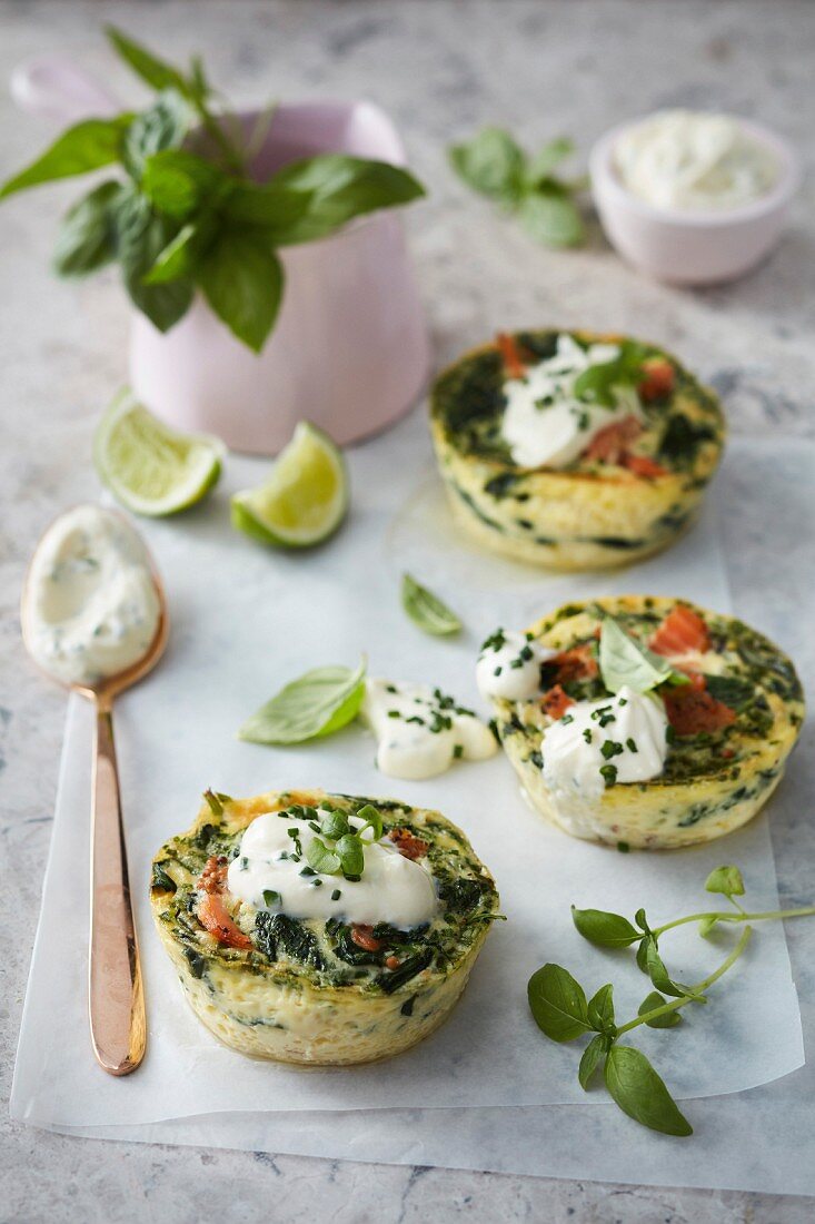 Lachs-Spinat-Muffins mit Sauerrahmfüllung