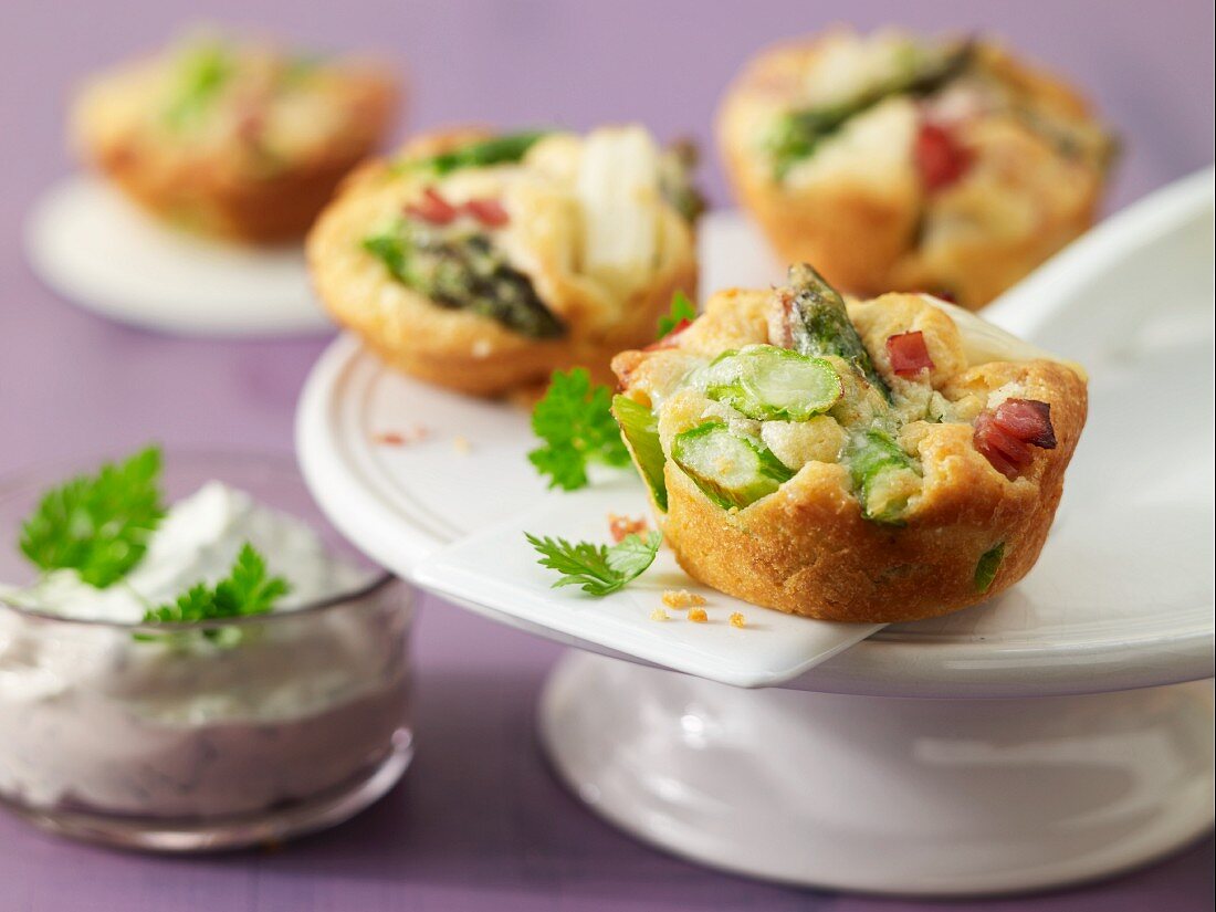 Asparagus muffins with ham
