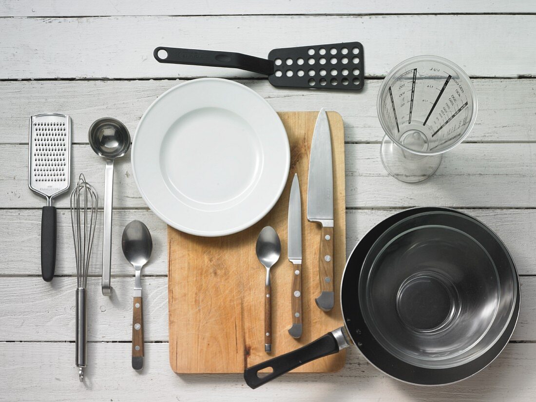 Kitchen utensils for making a pancake cake