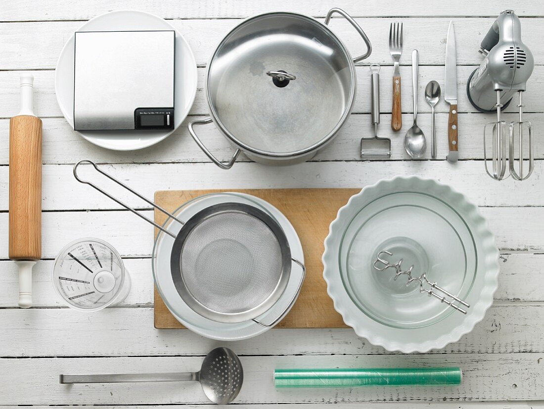 Kitchen utensils for making vegetable tart