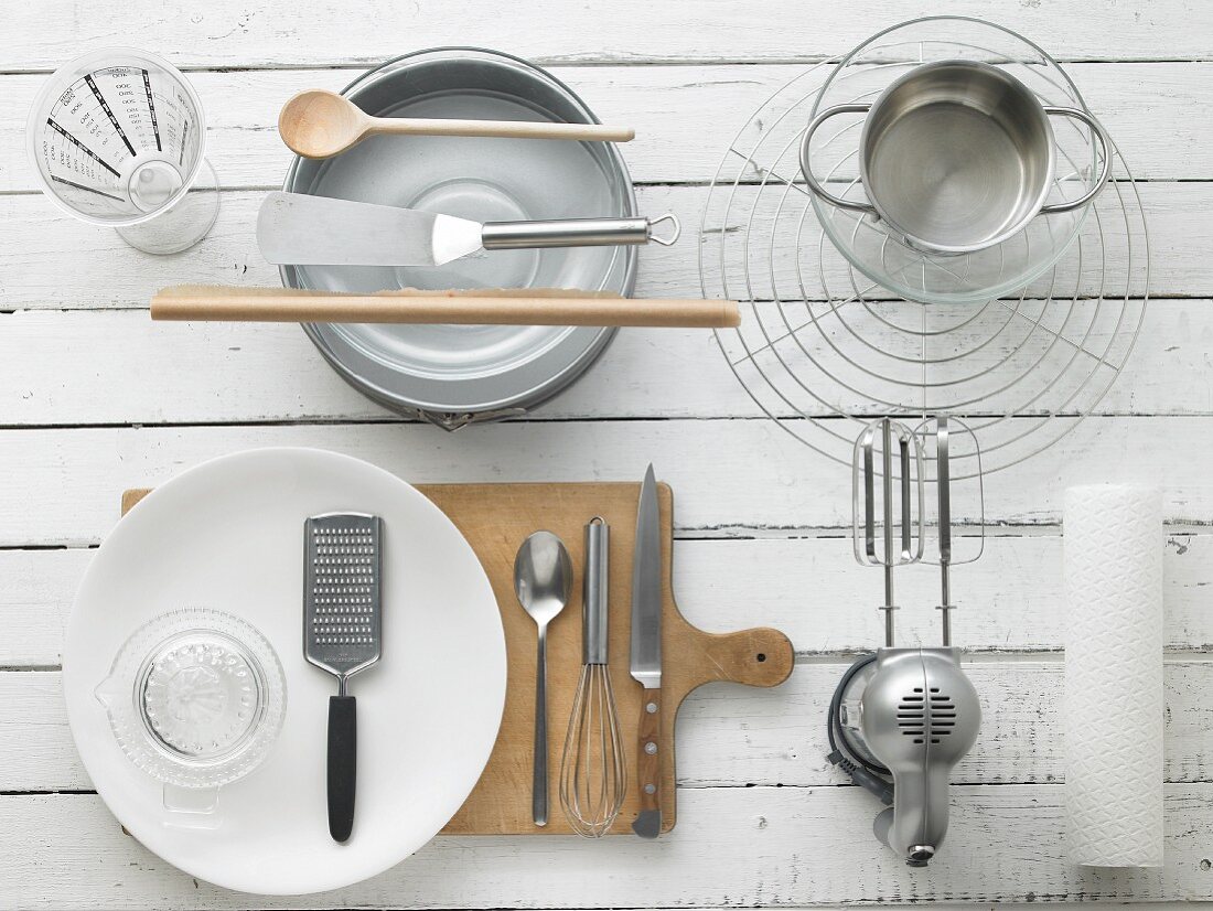 Kitchen utensils for making strawberry tart