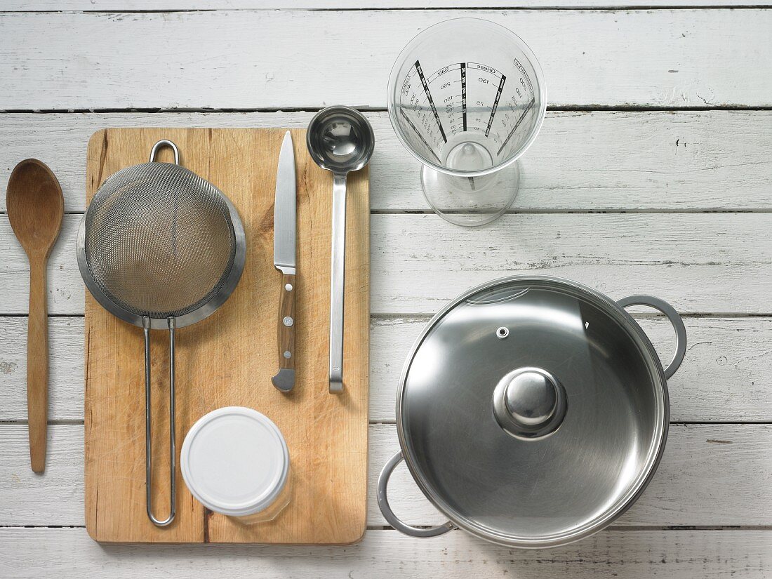 Kitchen utensils for making chutney