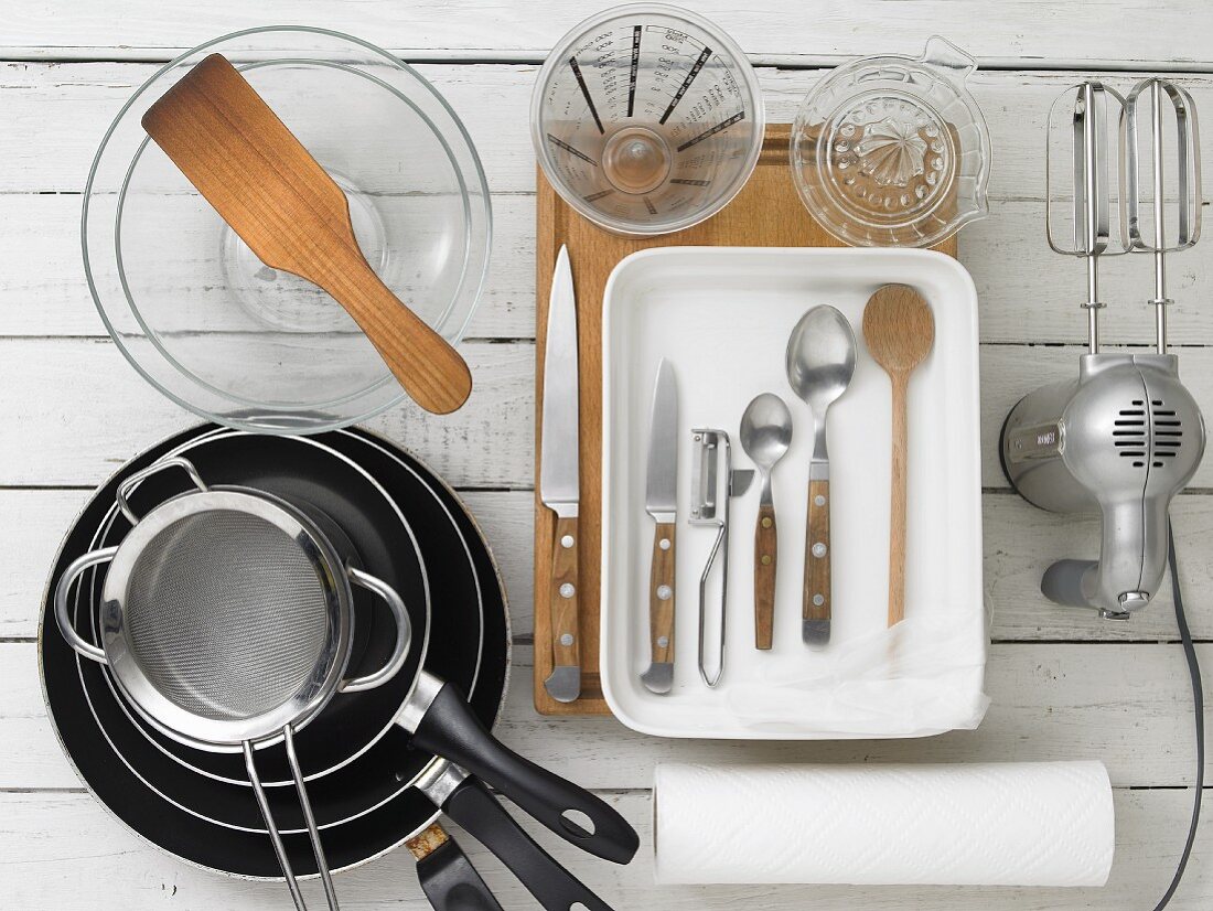 Kitchen utensils for making pancakes