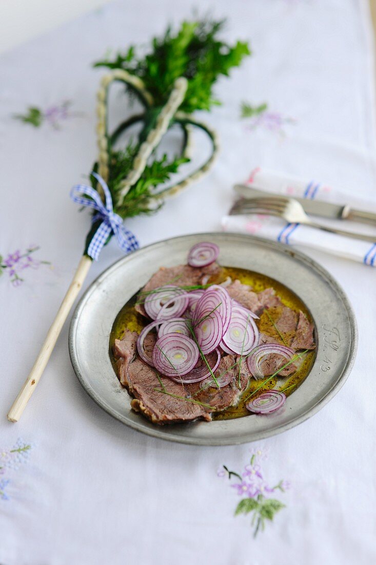 Beef in vinegar with red onions for Easter