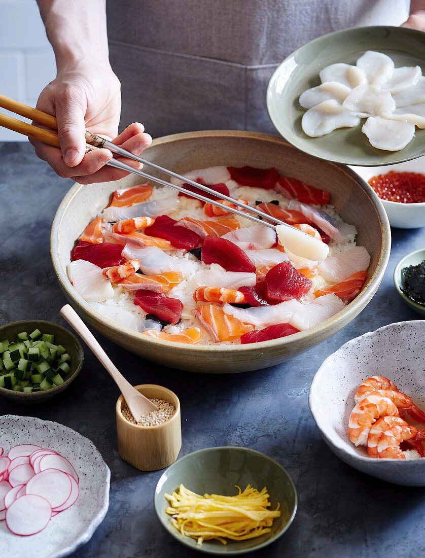 Sashimi mit marinierten Garnelen (Japan)