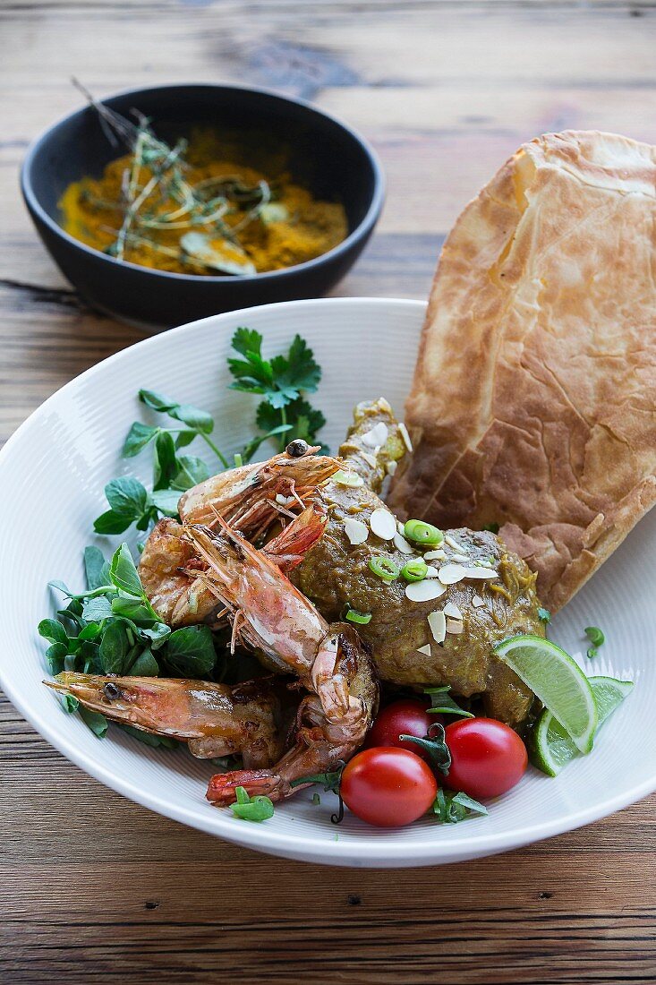 Hähnchen-Garnelen-Curry mit Mandelblättchen