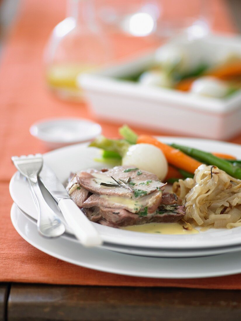 Lammbraten in Weißweinsauce