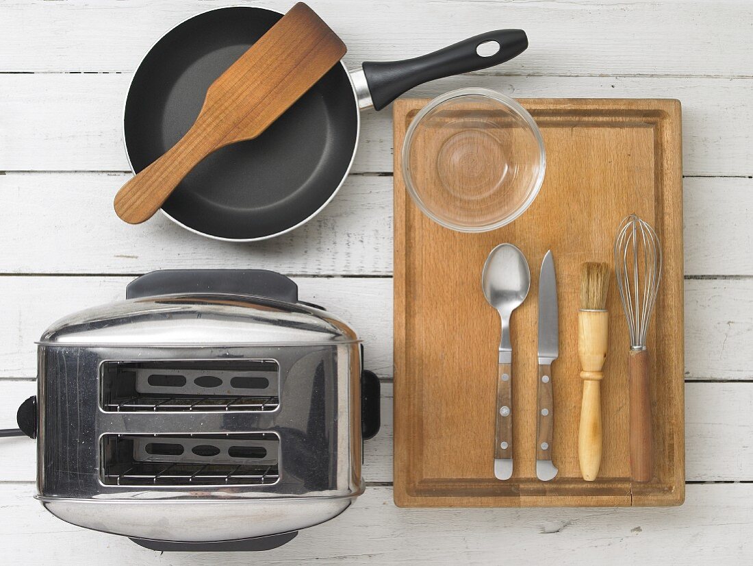 Kitchen utensils for making toast and omelette