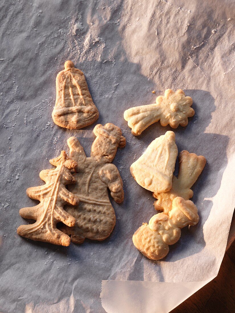 Spekulatius (German Christmas shortcrust biscuits) on baking paper