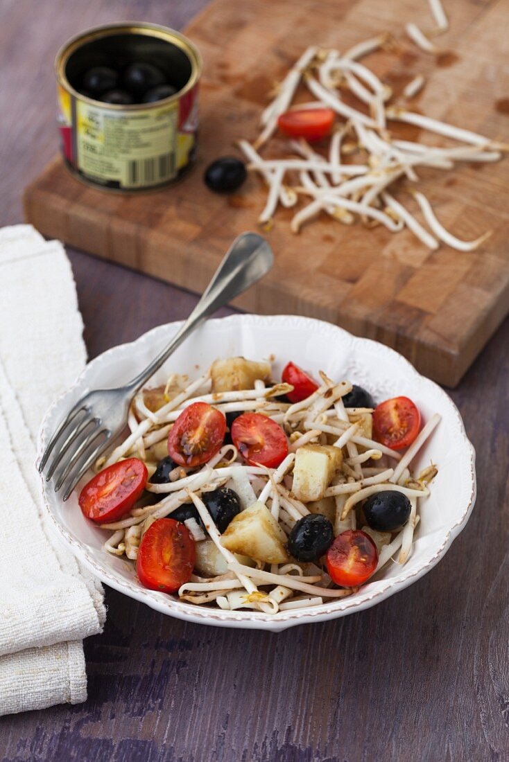 Bean sprout salad with potatoes, tomatoes and olives