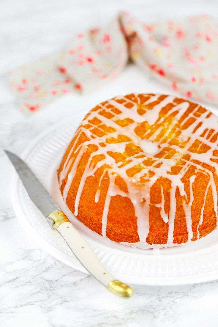 Yoghurt cake with white icing