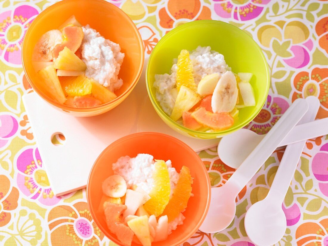 Coconut rice pudding with fresh fruit