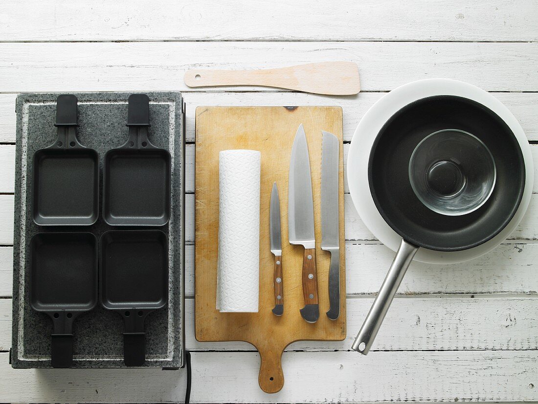Utensilien und Küchenwerkzeug für Raclette