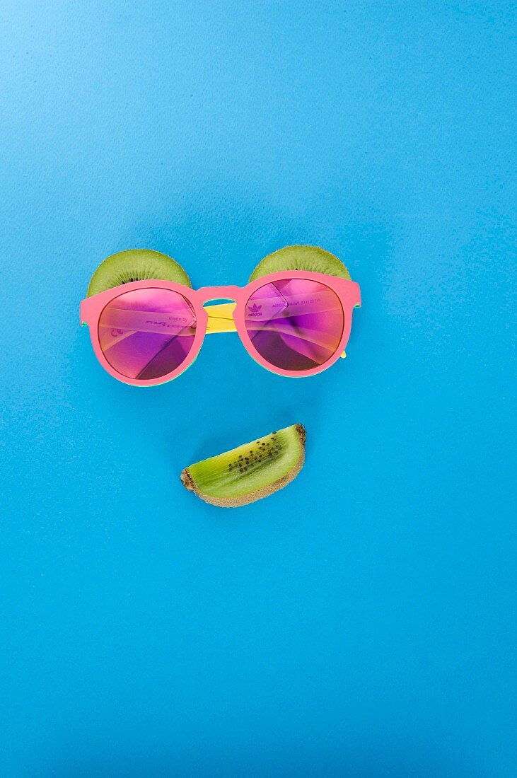 Kiwi slices with pink sunglasses