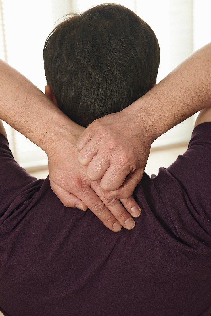 Final massage (Anmo, Qigong) – Step 5: massaging the Dazhui point