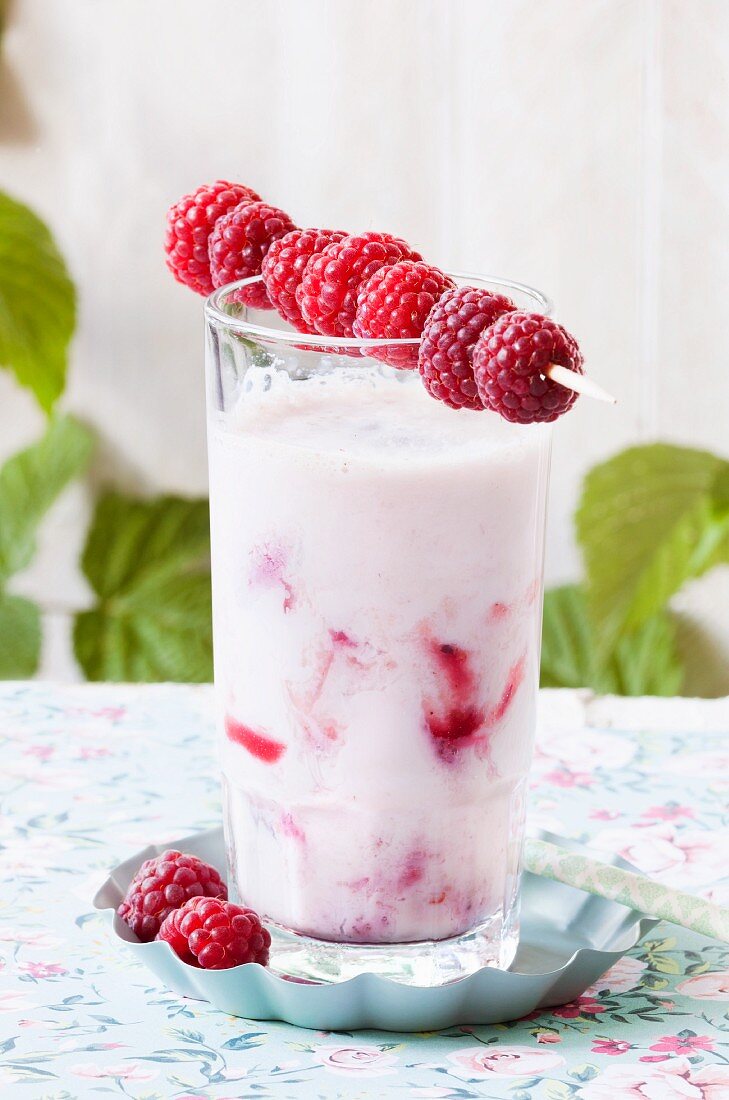 Raspberry smoothie with yoghurt
