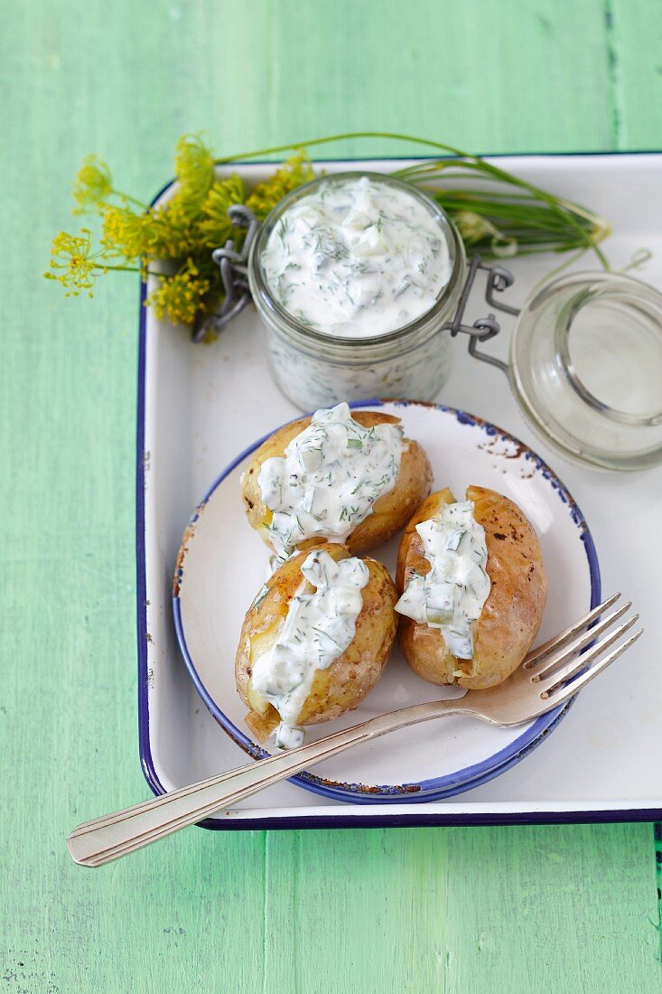 Ofenkartoffeln mit Tzatziki