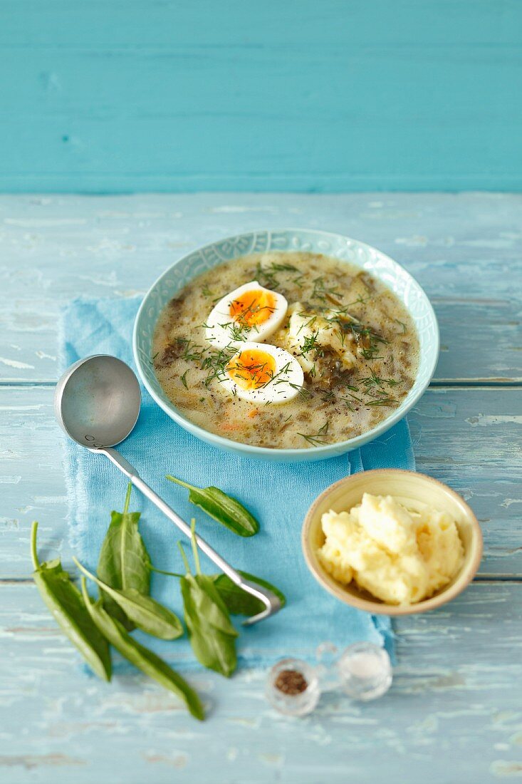 Sorrel soup with mashed potatoes and hard-boiled egg