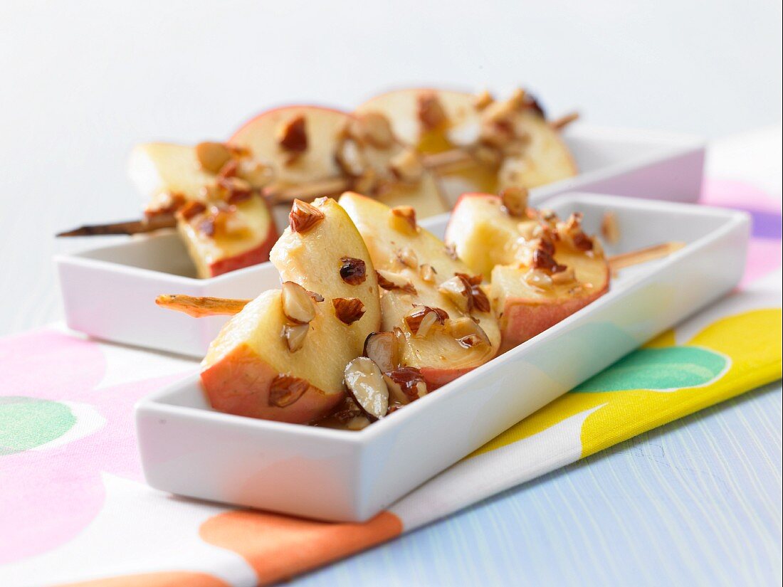 Apple kebabs with almond caramel