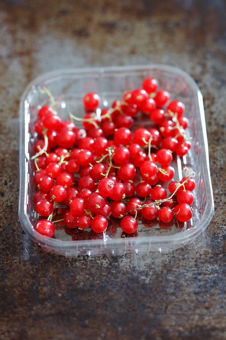 Fresh redcurrants in a plastic punnet