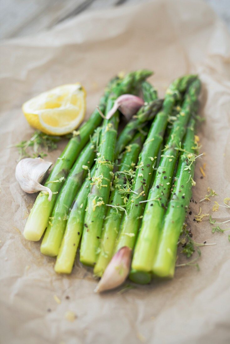 Spargelsalat mit Zitronenvinaigrette