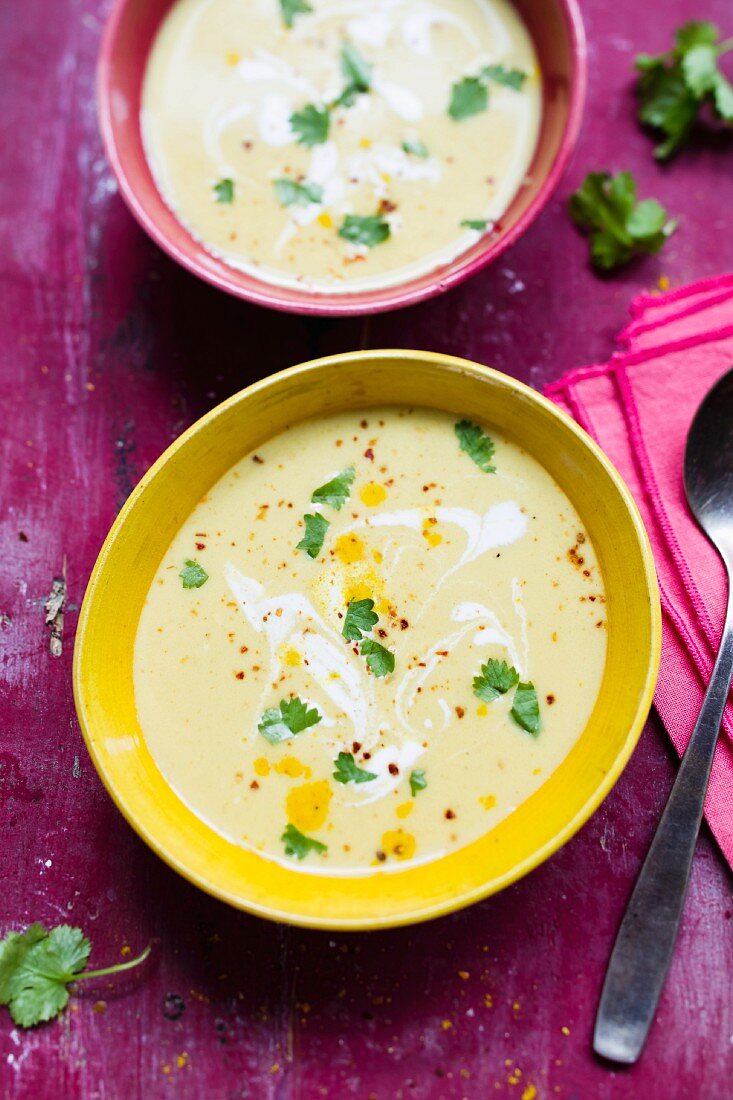 Cauliflower curry soup with coconut milk