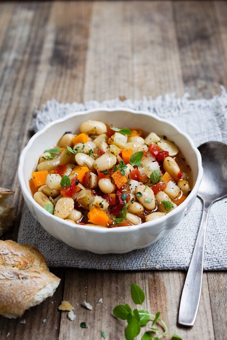 Bean stew with tomatoes and carrots