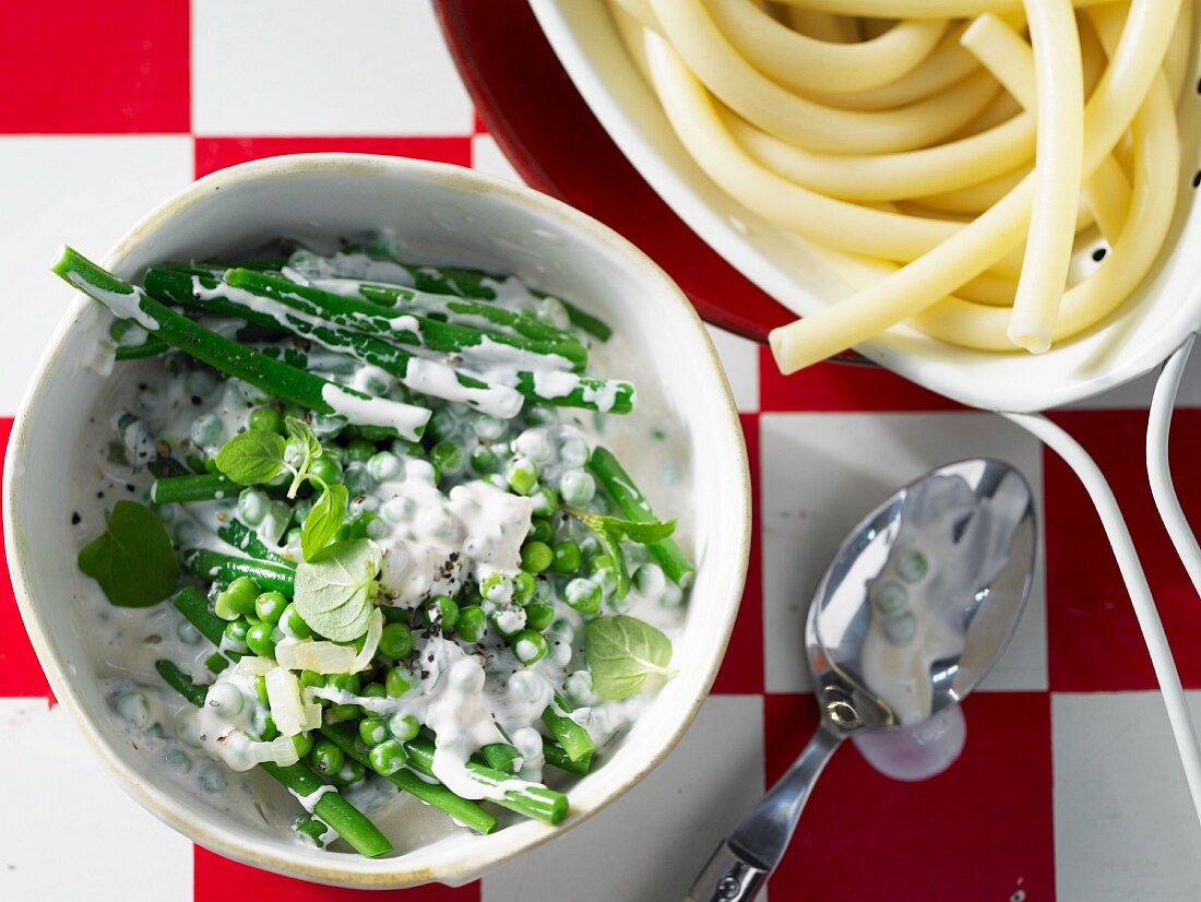 Erbsen-Bohnen-Ragout mit Sojacreme & Grana Padano