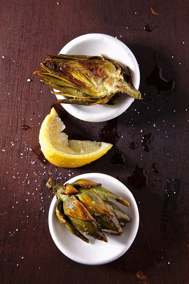 Grilled artichokes with lemon and salt