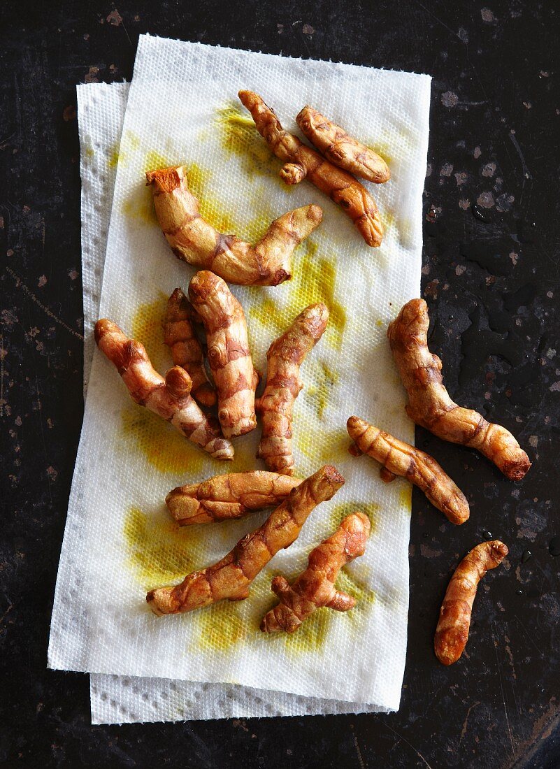 Fried turmeric roots