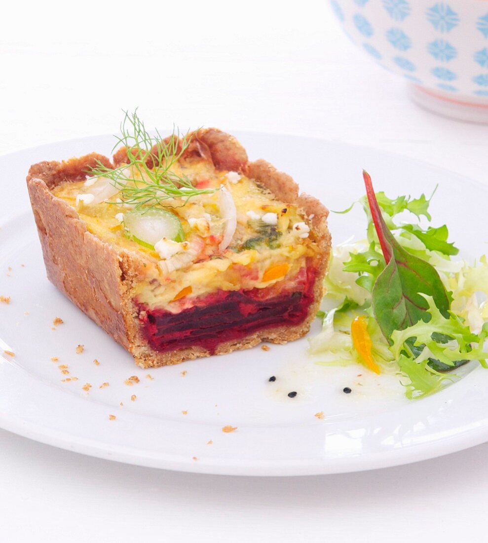 Beetroot and fennel quiche with lettuce