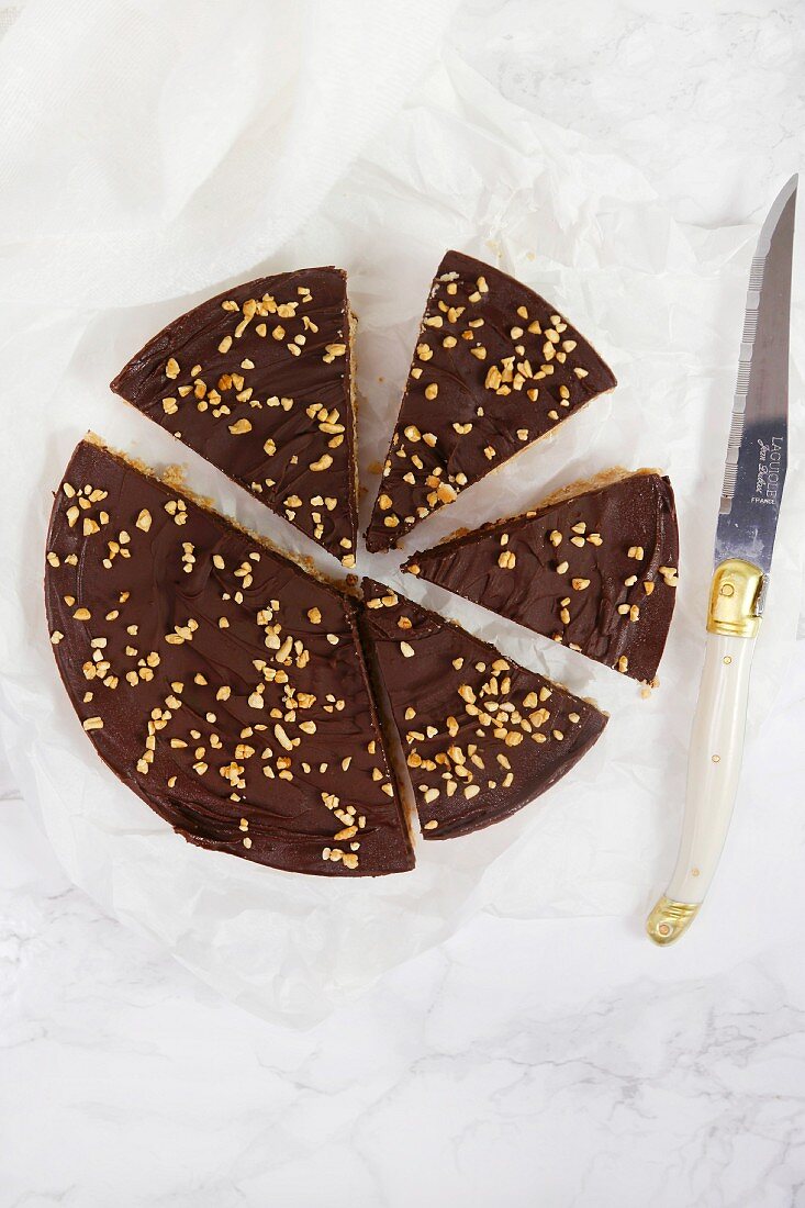 No-bake chocolate cake (seen from above)