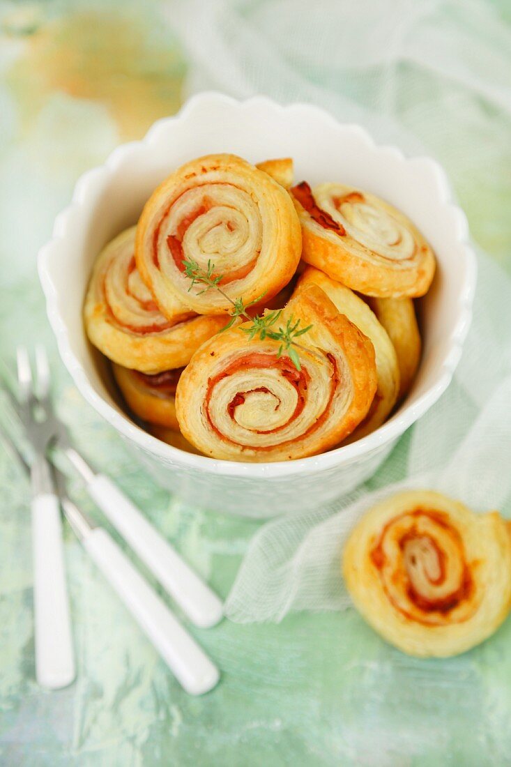 Girelle (puff pastry swirls) with ham and cheese