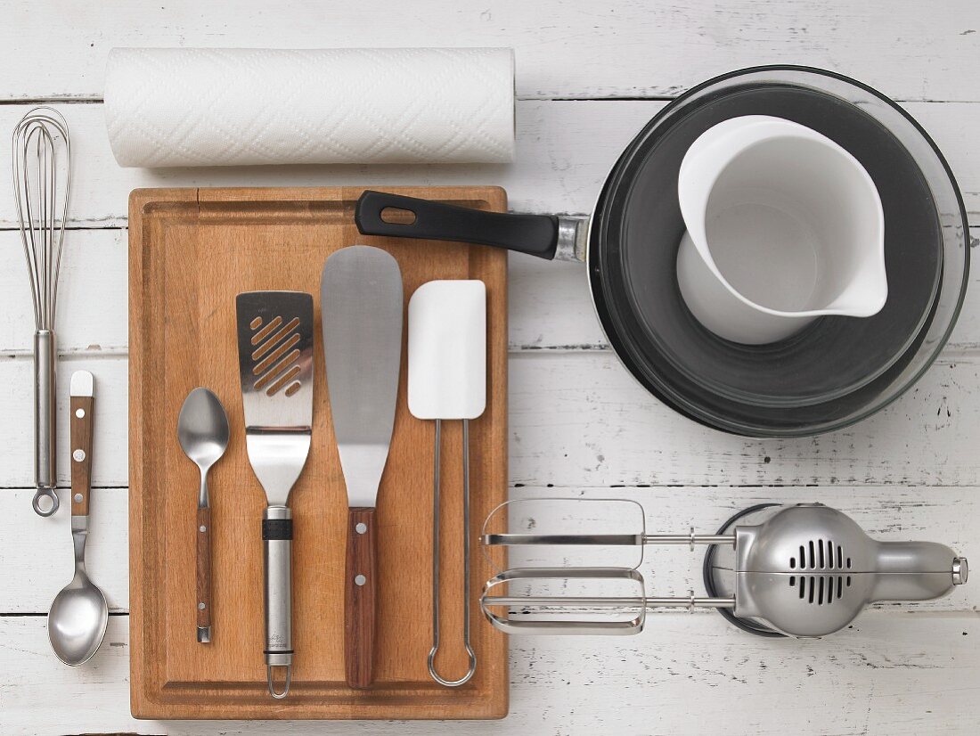 Kitchen utensils for making pancakes