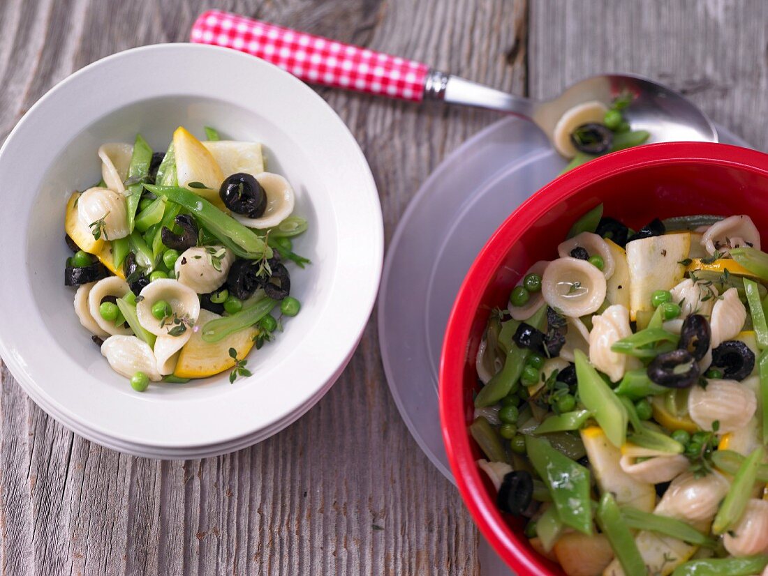Orecchiette salad with green beans, yellow courgette and olives