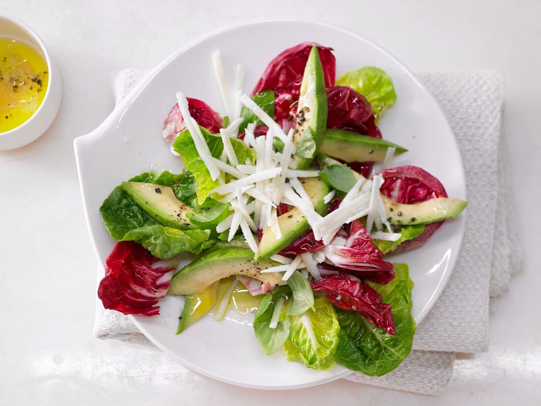 A mixed leaf salad with avocado