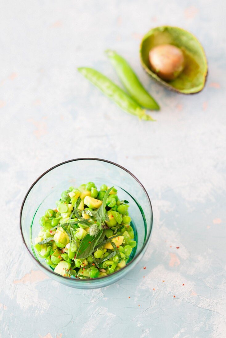 Avocado & pea salad with mint