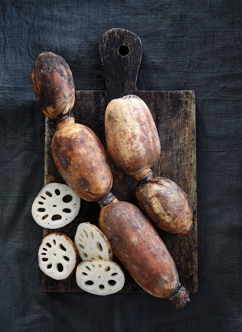 Lotus roots on a wooden board (seen from above)